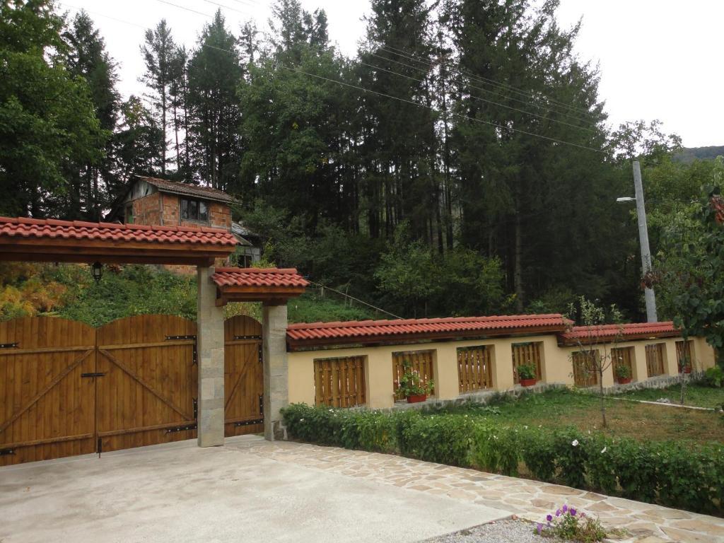 Villa Nanevi Teteven Exteriér fotografie